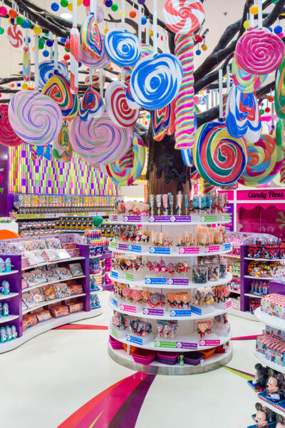 Candylicous Dubai Mall interior – award-winning retail interior design by FINCH